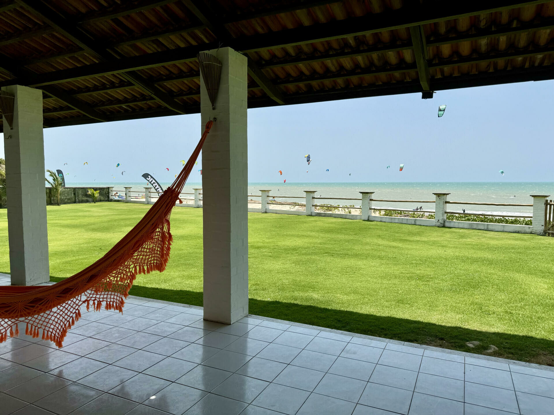 Imagem de Casa no Cumbuco frente mar em grande terreno pé na areia